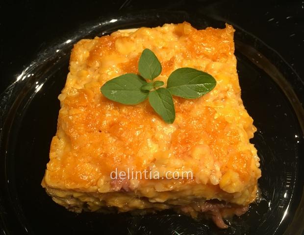 pie with sweet corn and ground beef