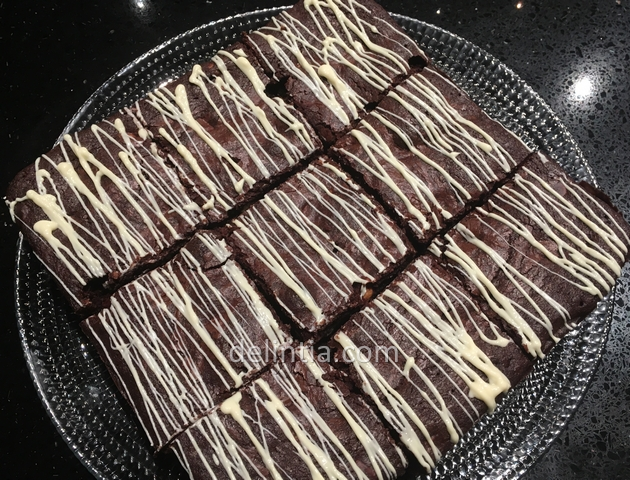 White chocolate chips brownies