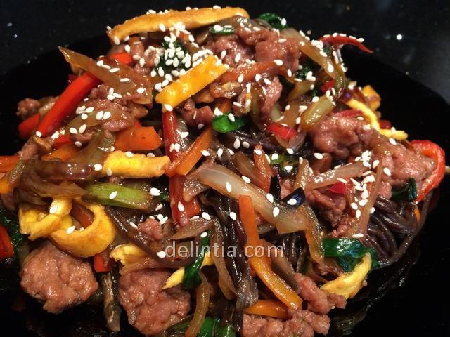 Black noodles with vegetables and meat